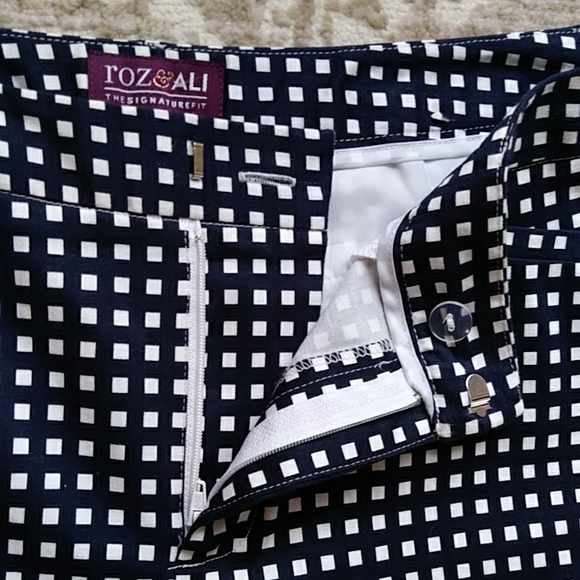 NWOT Roz & Ali Signature Fit Square Pattern Pants 8 Black White - Picture 8 of 15